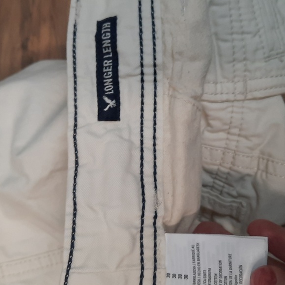 American Eagle Longer Length Flat Front Cream Khaki Shorts Size 30 - Picture 3 of 5